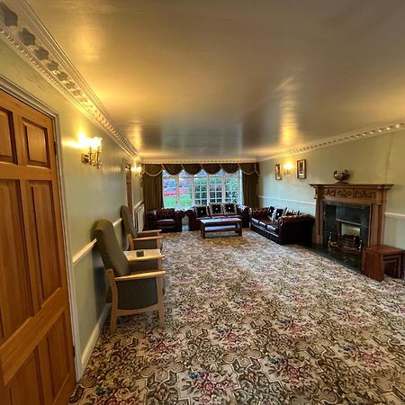 Unwind In Comfort At Cosy Caradus Your 4 Bedroom Home Sweet Home! برمنغهام المظهر الخارجي الصورة