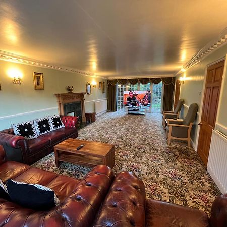 Unwind In Comfort At Cosy Caradus Your 4 Bedroom Home Sweet Home! برمنغهام المظهر الخارجي الصورة