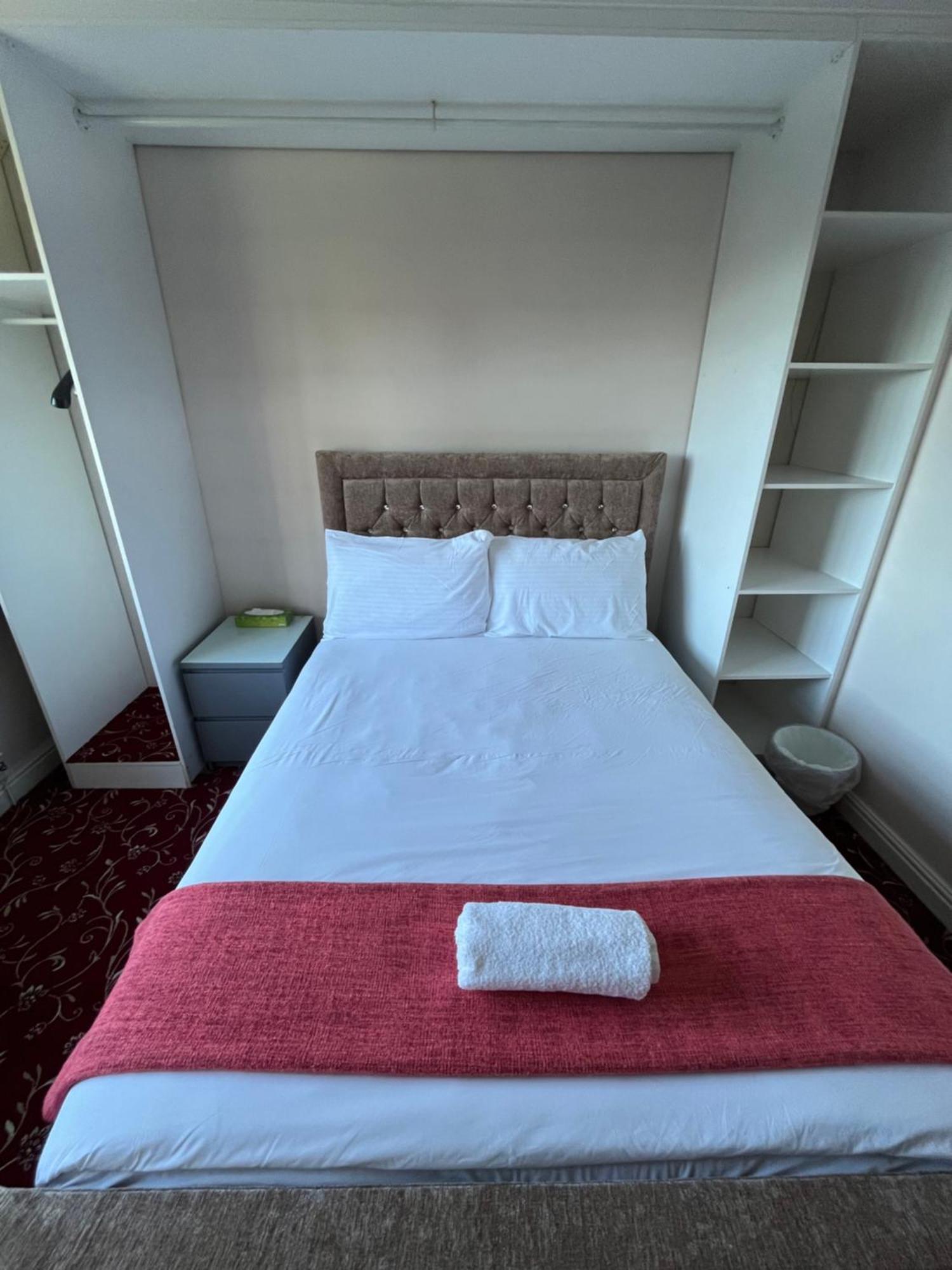 Unwind In Comfort At Cosy Caradus Your 4 Bedroom Home Sweet Home! برمنغهام المظهر الخارجي الصورة