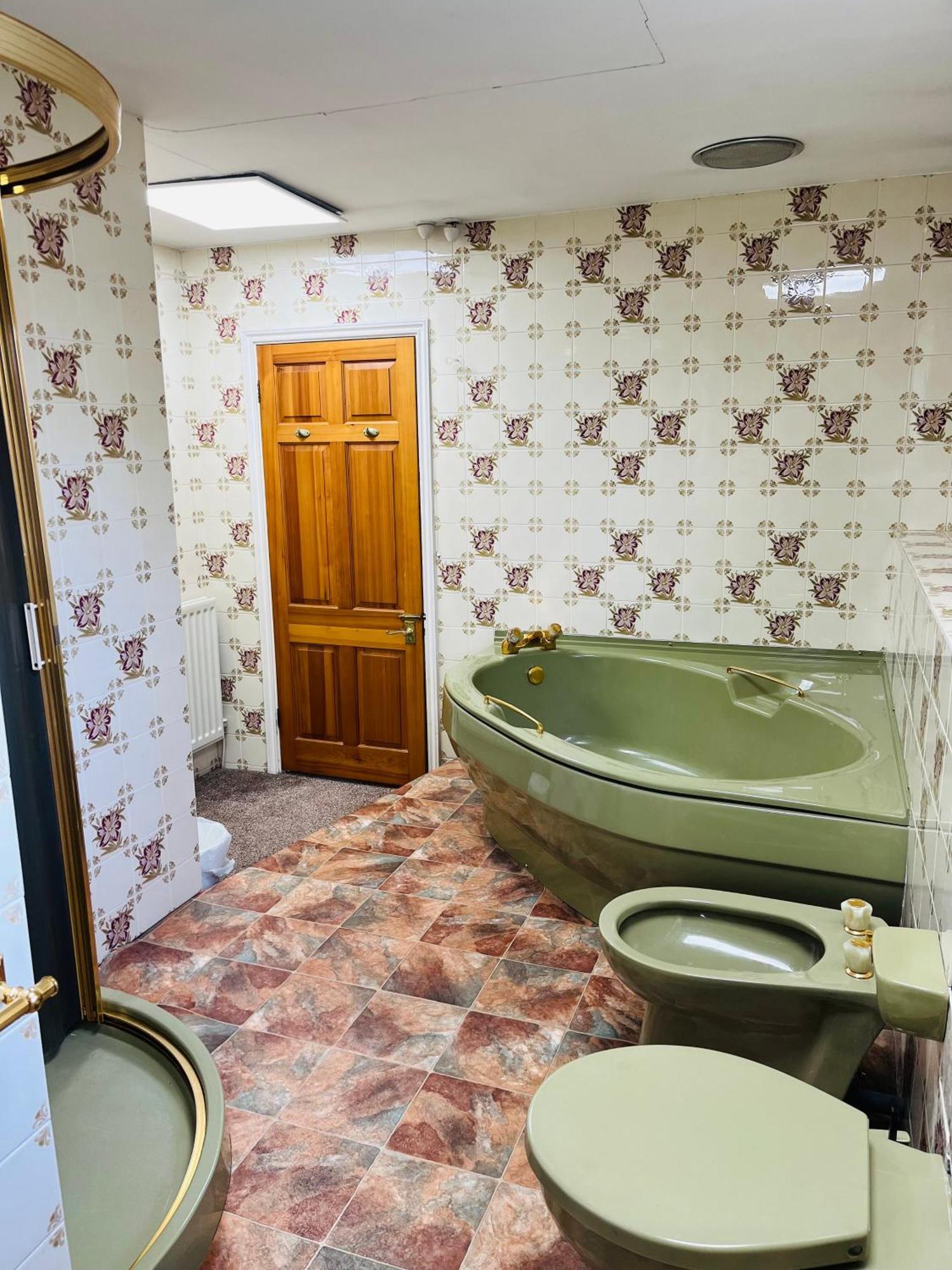 Unwind In Comfort At Cosy Caradus Your 4 Bedroom Home Sweet Home! برمنغهام المظهر الخارجي الصورة