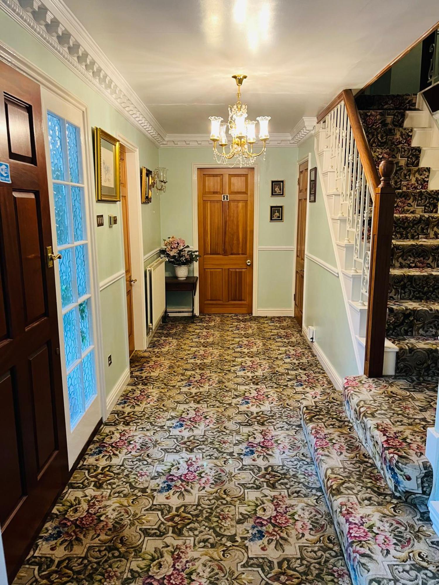 Unwind In Comfort At Cosy Caradus Your 4 Bedroom Home Sweet Home! برمنغهام المظهر الخارجي الصورة