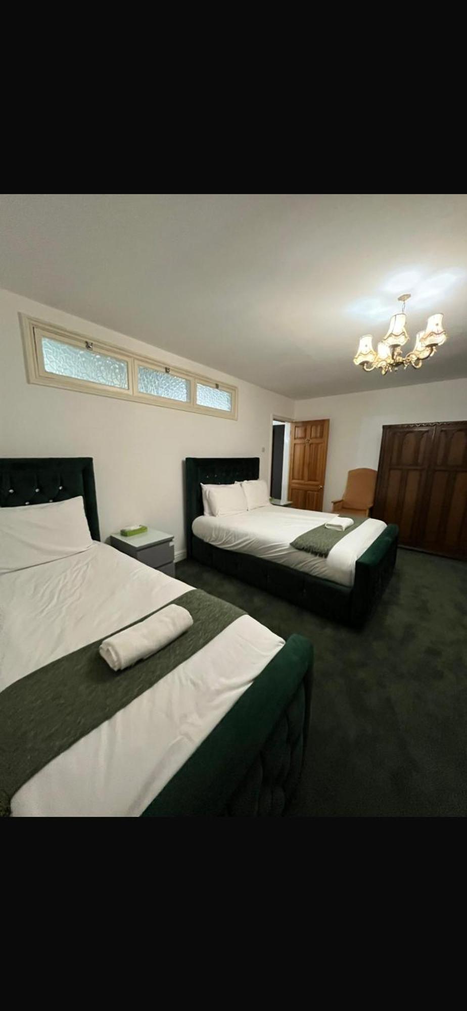 Unwind In Comfort At Cosy Caradus Your 4 Bedroom Home Sweet Home! برمنغهام المظهر الخارجي الصورة