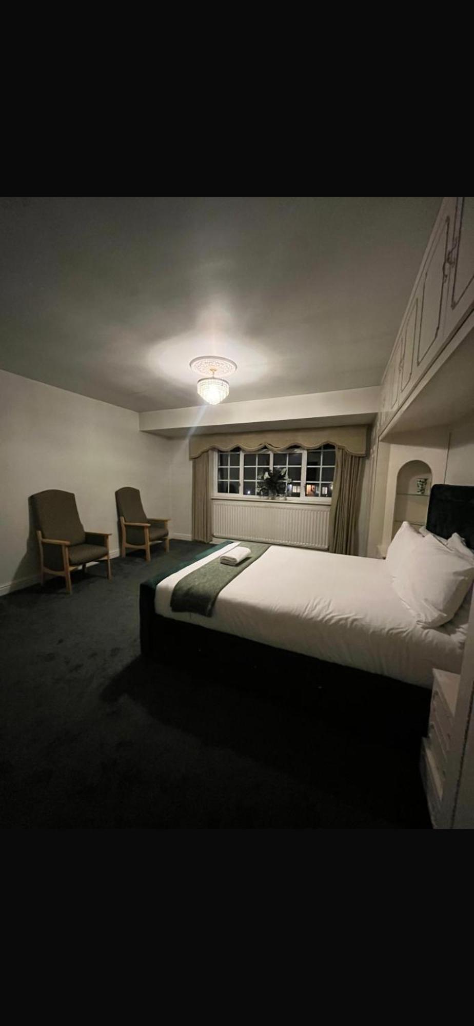 Unwind In Comfort At Cosy Caradus Your 4 Bedroom Home Sweet Home! برمنغهام المظهر الخارجي الصورة