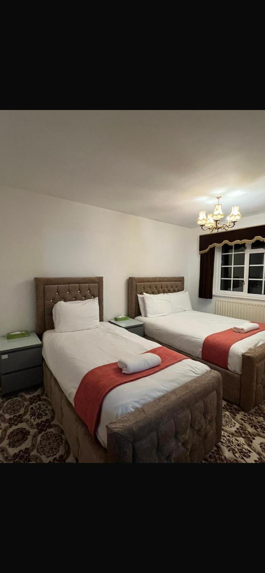 Unwind In Comfort At Cosy Caradus Your 4 Bedroom Home Sweet Home! برمنغهام المظهر الخارجي الصورة